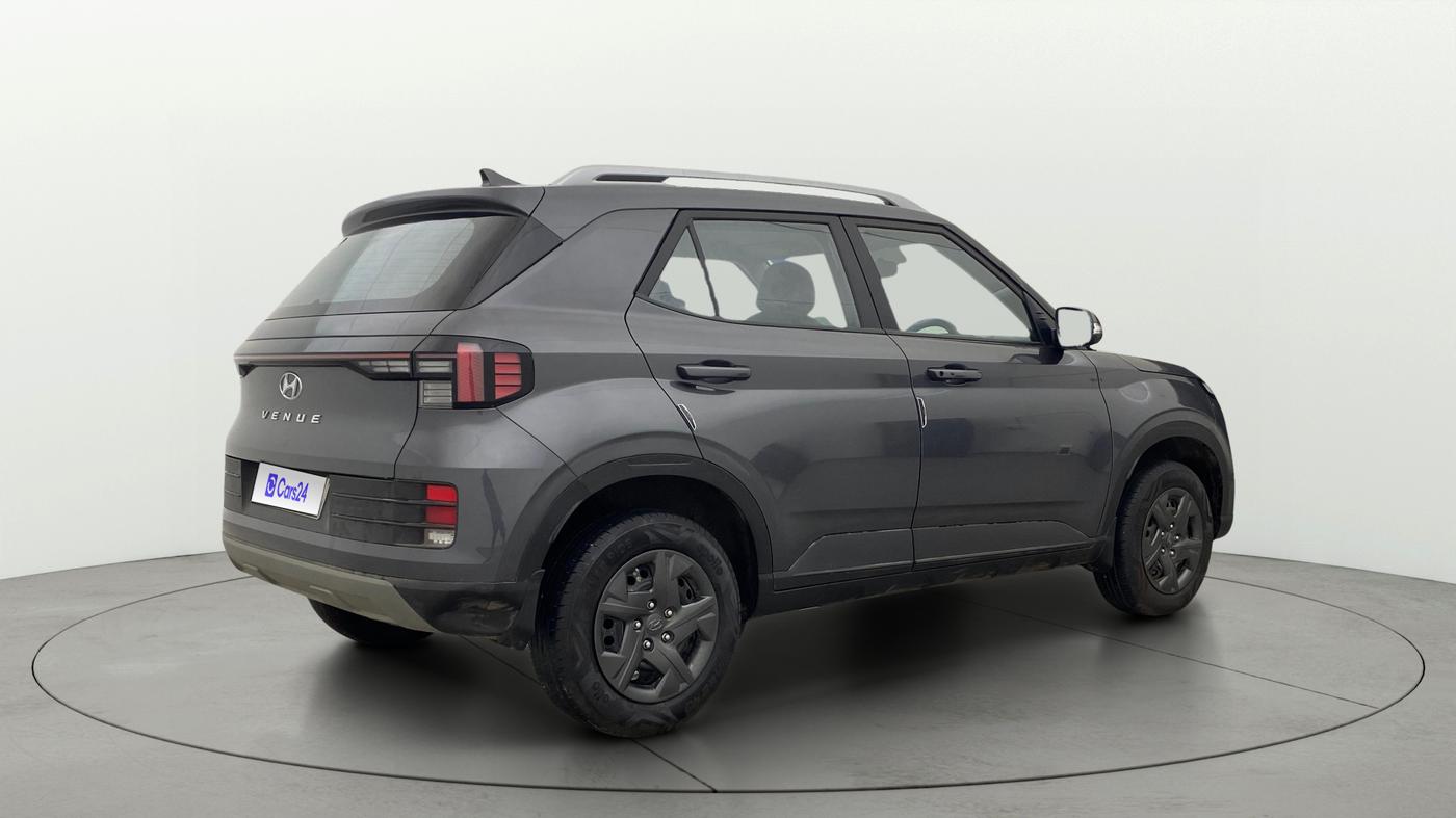 2025 Hyundai VENUE S(O) 1.2, Petrol, Manual, 13,584 km, Right Back Diagonal