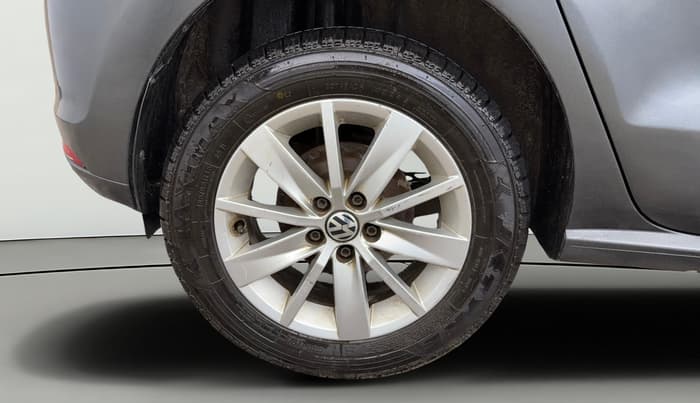 2015 Volkswagen Polo COMFORTLINE 1.2L, Petrol, Manual, 1,10,848 km, Right Rear Wheel
