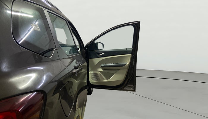 2022 Renault TRIBER RXZ, Petrol, Manual, 15,922 km, RHS Front Door