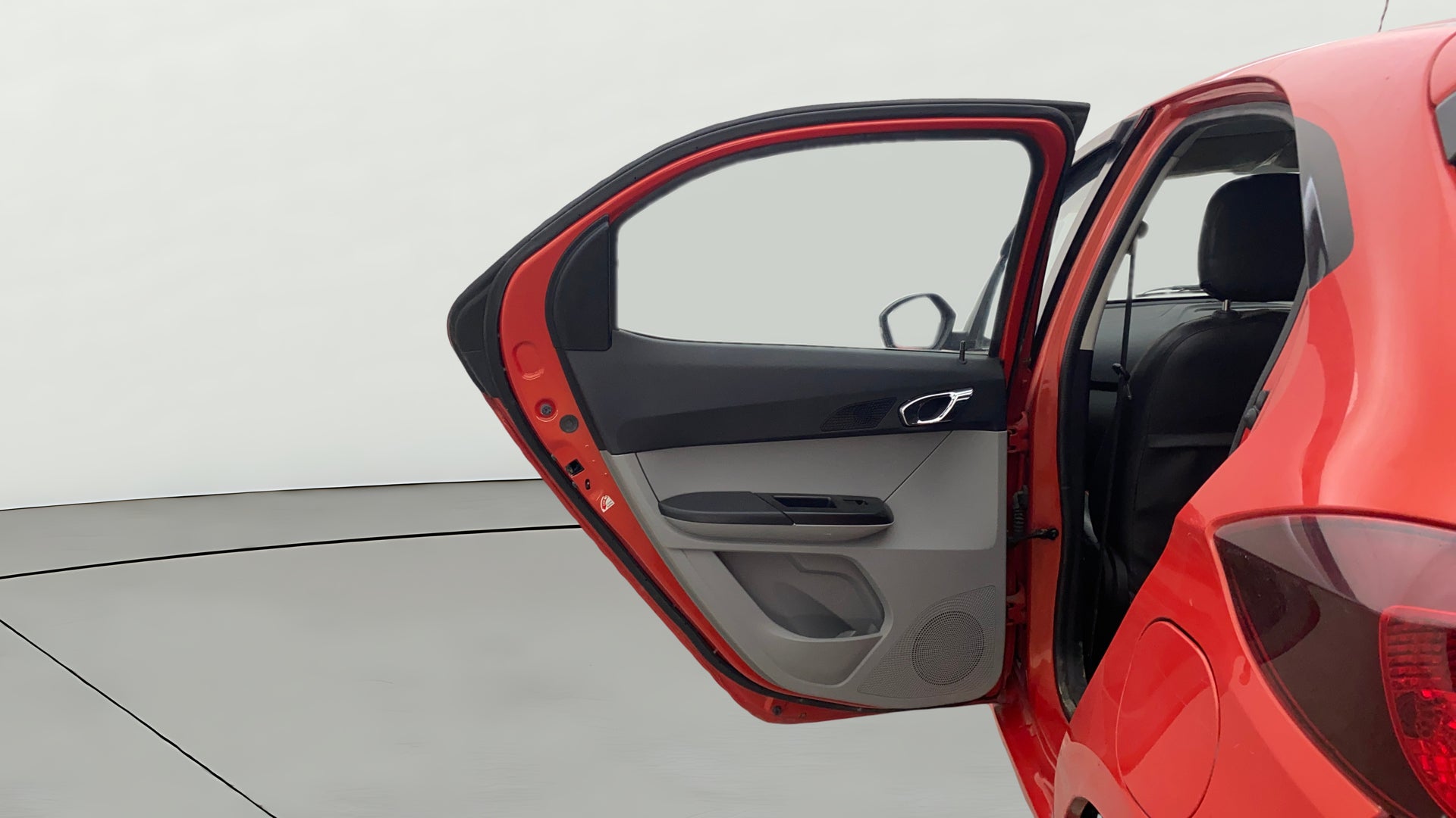 camera-LHS-Rear-Door