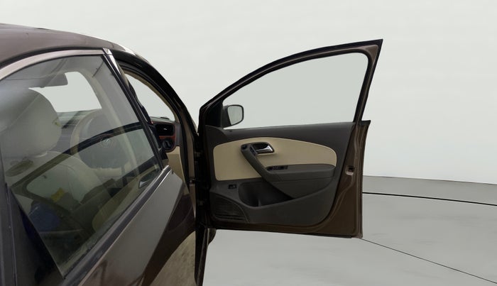 2014 Volkswagen Vento HIGHLINE PETROL AT, Petrol, Automatic, 32,543 km, RHS Front Door