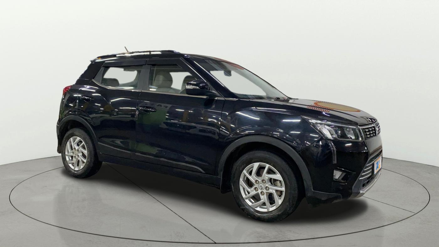 2023 Mahindra XUV300 W8 1.2 PETROL, Petrol, Manual, 51,643 km, Right Front Diagonal