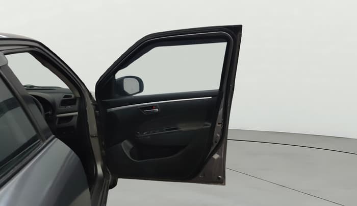 2013 Maruti Swift VXI, Petrol, Manual, 85,363 km, RHS Front Door