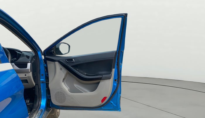 2018 Tata NEXON XMA PETROL, Petrol, Automatic, 52,519 km, RHS Front Door