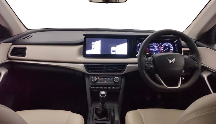 2022 Mahindra XUV700 MX P MT 5 STR, Petrol, Manual, 12,995 km, Dashboard