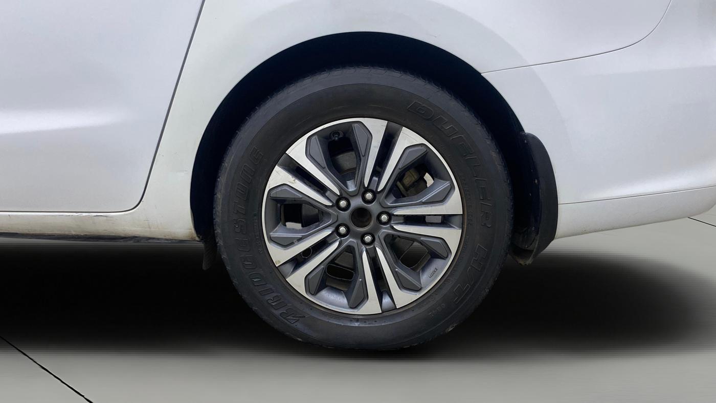 2020 KIA CARNIVAL PRESTIGE 2.2 7 STR, Diesel, Automatic, 1,21,694 km, Left Rear Wheel
