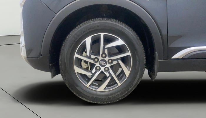 2022 Mahindra XUV300 W8 (O) 1.2 PETROL, Petrol, Manual, 33,154 km, Left Front Wheel