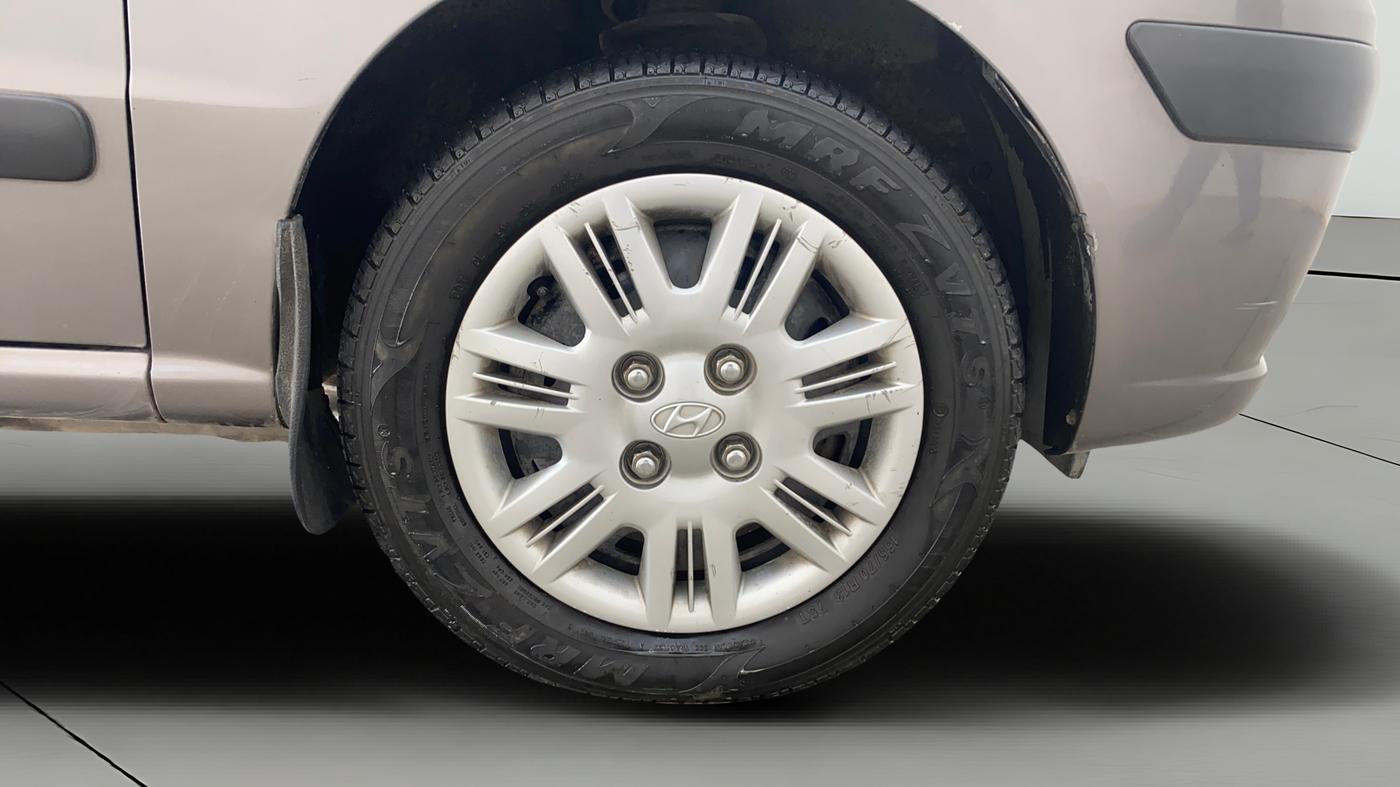 2013 Hyundai Santro Xing GLS, Petrol, Manual, 33,950 km, Right Front Wheel