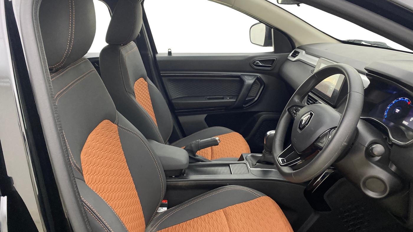 2025 Renault Kiger RXT (O) AMT, Petrol, Automatic, 8,223 km, Right Side Front Door Cabin