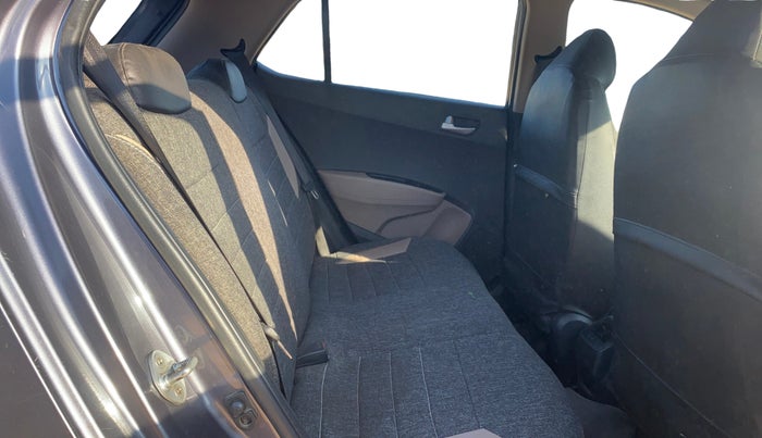 2016 Hyundai Grand i10 SPORTZ 1.2 KAPPA VTVT, Petrol, Manual, 87,768 km, Right Side Rear Door Cabin