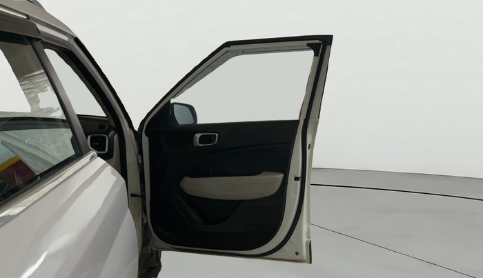 2022 Hyundai VENUE S 1.2, Petrol, Manual, 39,560 km, RHS Front Door