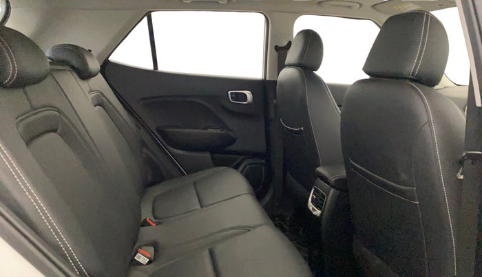 2022 Hyundai VENUE SX PLUS 1.0 TURBO DCT, Petrol, Automatic, 34,931 km, Right Side Rear Door Cabin