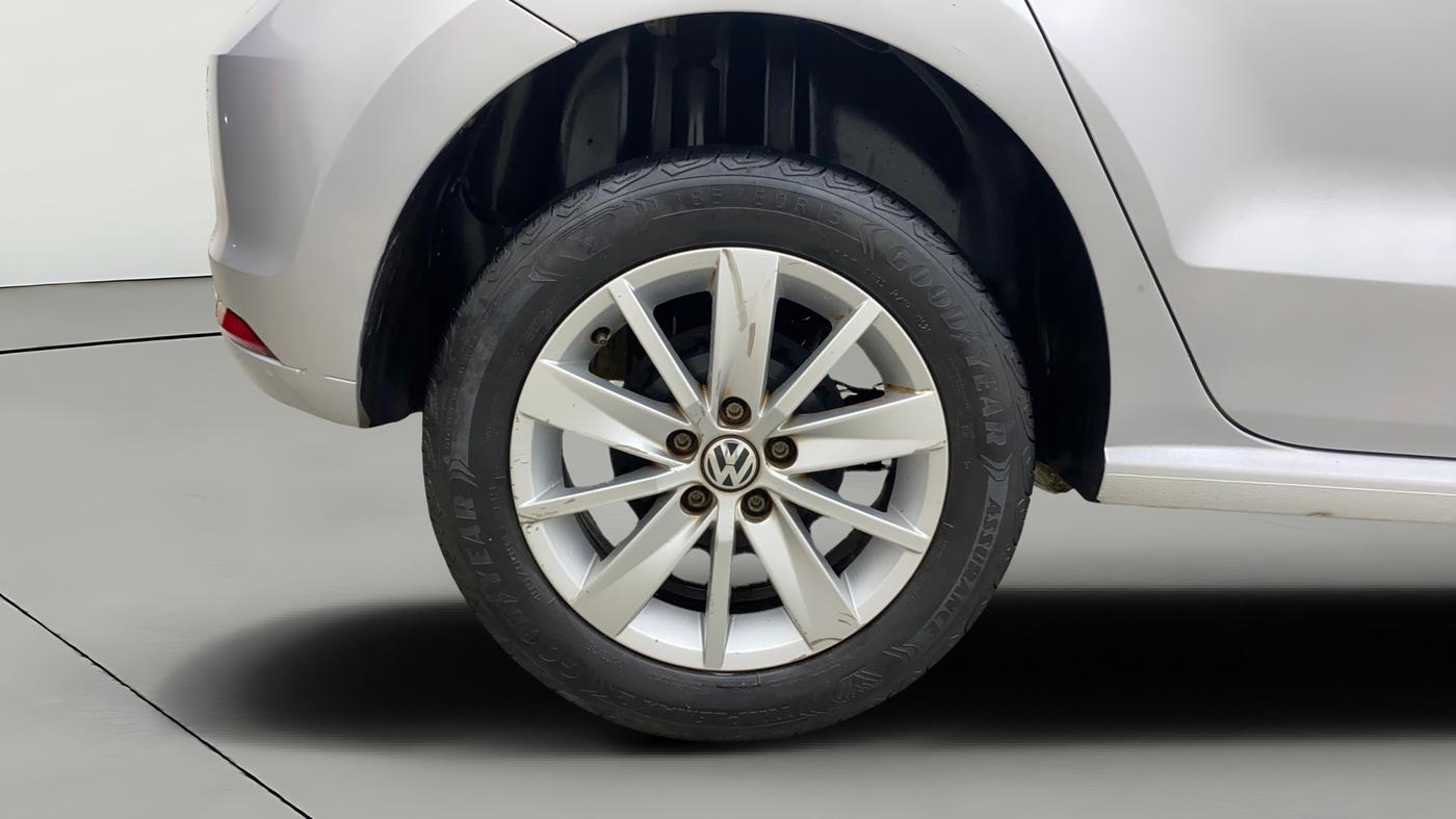 2015 Volkswagen Polo HIGHLINE1.2L, Petrol, Manual, 63,107 km, Right Rear Wheel