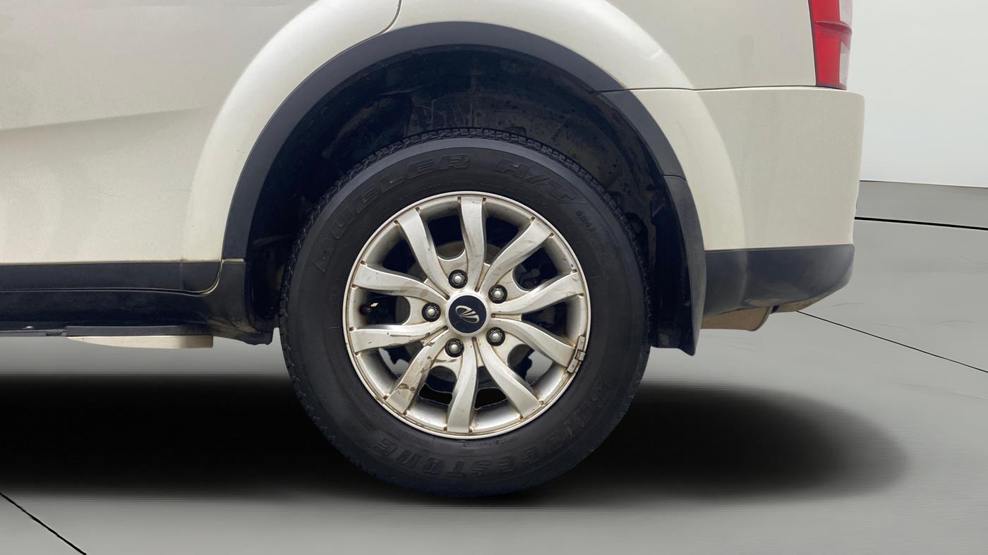 2017 Mahindra XUV500 W9 AT, Diesel, Automatic, 50,232 km, Left Rear Wheel