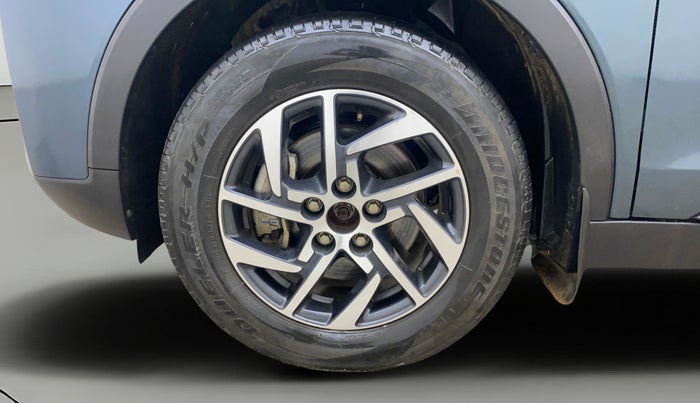 2022 Mahindra XUV300 W8 (O) 1.2 PETROL AMT, Petrol, Automatic, 35,215 km, Left Front Wheel