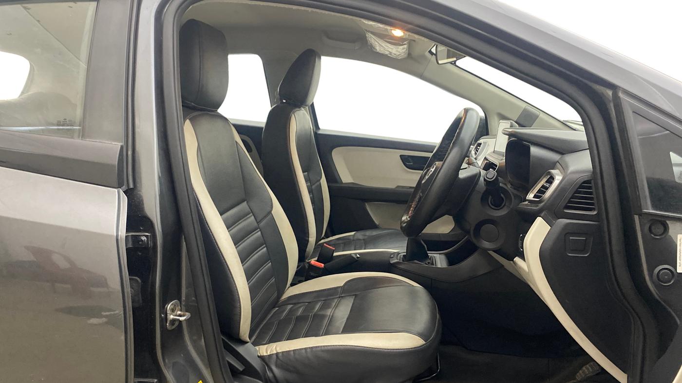2022 Tata ALTROZ XT DIESEL, Diesel, Manual, 47,941 km, Right Side Front Door Cabin