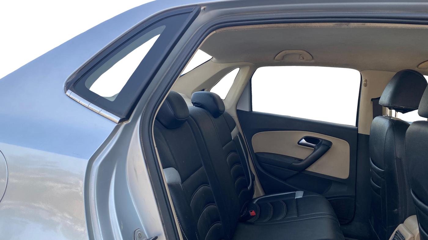 2017 Volkswagen Ameo HIGHLINE PLUS 1.5L AT 16 ALLOY, Diesel, Automatic, 1,06,109 km, Right Side Rear Door Cabin