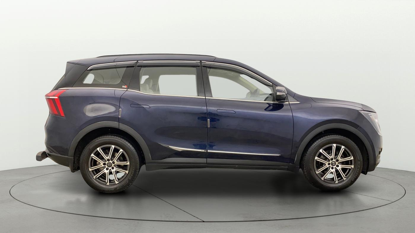 2022 Mahindra XUV700 AX 7 P AT 7 STR, Petrol, Automatic, 53,385 km, Right Side View