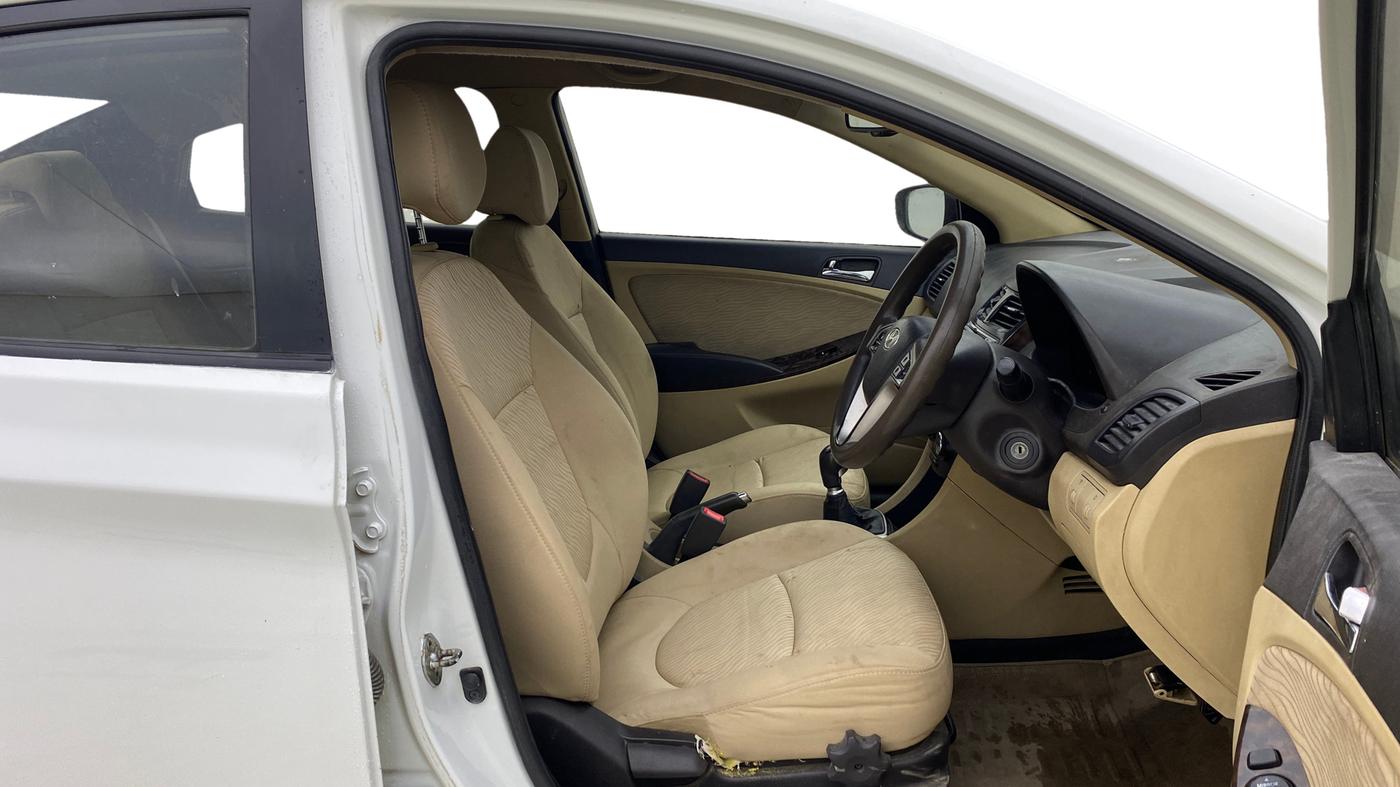 2013 Hyundai Verna FLUIDIC 1.6 VTVT SX, Petrol, Manual, 69,987 km, Right Side Front Door Cabin