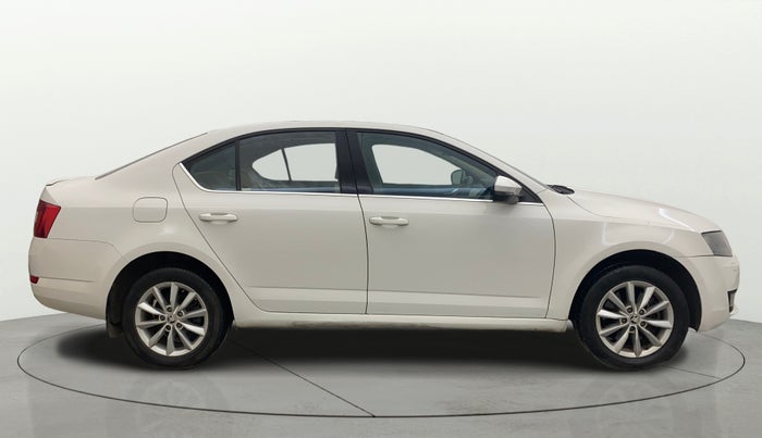 2015 Skoda Octavia ELEGANCE 1.8 TSI AT, Petrol, Automatic, 1,23,529 km, Right Side View