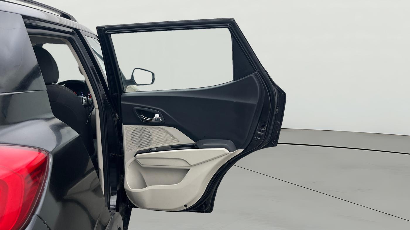 2019 Mahindra XUV300 W8 1.2 PETROL, Petrol, Manual, 55,445 km, RHS Rear Door