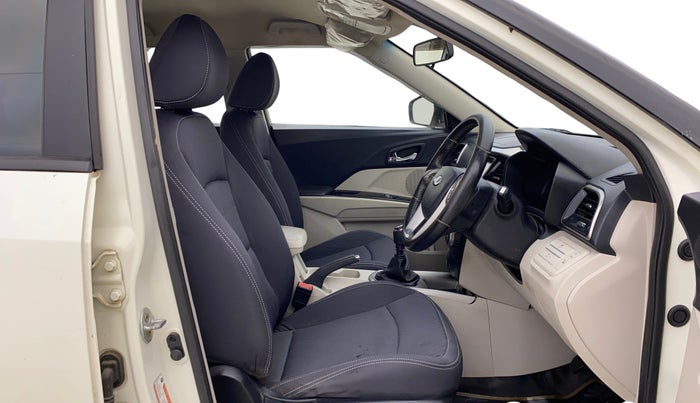 2019 Mahindra XUV300 W8 1.2 PETROL, Petrol, Manual, 82,081 km, Right Side Front Door Cabin