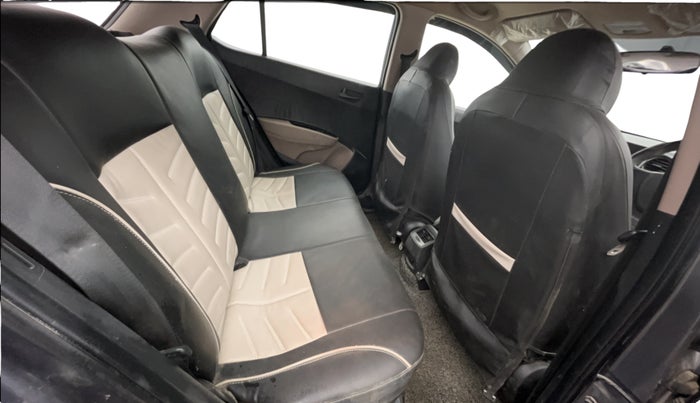 2017 Hyundai Grand i10 MAGNA 1.2 KAPPA VTVT, Petrol, Manual, 26,428 km, Right Side Rear Door Cabin