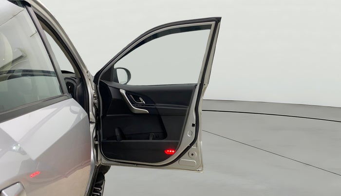 2021 Mahindra XUV500 W9, Diesel, Manual, 1,00,157 km, RHS Front Door