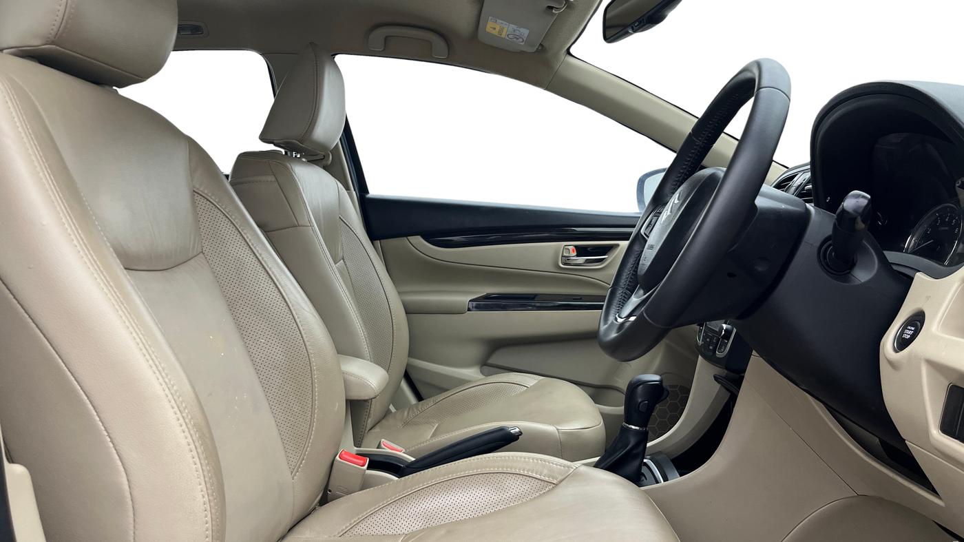 2017 Maruti Ciaz ALPHA  AT 1.4  PETROL, Petrol, Automatic, 26,512 km, Right Side Front Door Cabin