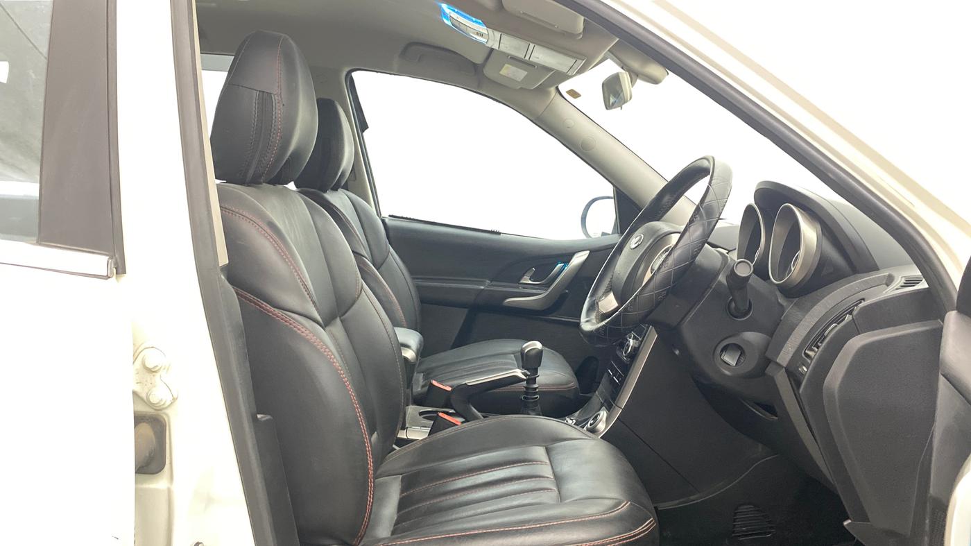 2020 Mahindra XUV500 W7, Diesel, Manual, 62,010 km, Right Side Front Door Cabin