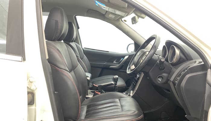 2020 Mahindra XUV500 W7, Diesel, Manual, 61,904 km, Right Side Front Door Cabin
