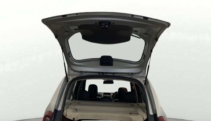 2017 Renault Duster RXE 1.6 PETROL, Petrol, Manual, 61,158 km, Boot Door Open