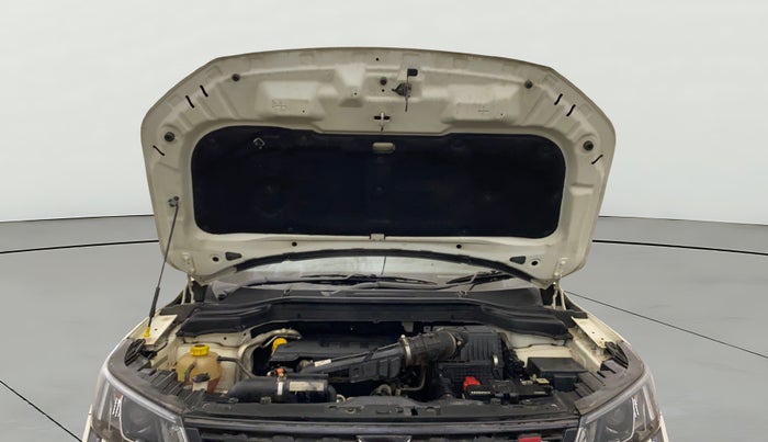 2023 Mahindra XUV300 W8 1.2 PETROL, Petrol, Manual, 28,310 km, Open Bonet