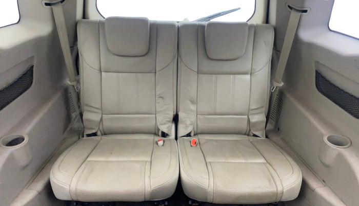 2016 Mahindra XUV500 W8, Diesel, Manual, 1,02,915 km, Third Seat Row ( optional )