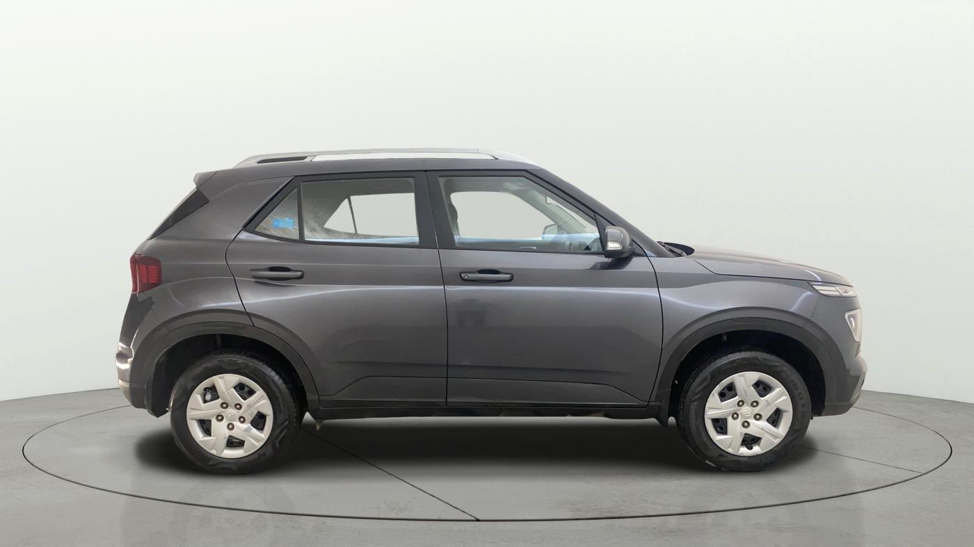 2022 Hyundai VENUE S+ 1.2, Petrol, Manual, 32,071 km, Right Side View