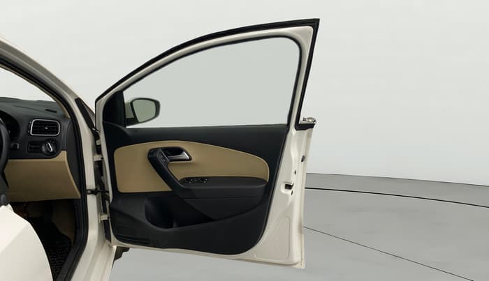 2017 Volkswagen Polo HIGHLINE1.5L, Diesel, Manual, 1,09,963 km, RHS Front Door
