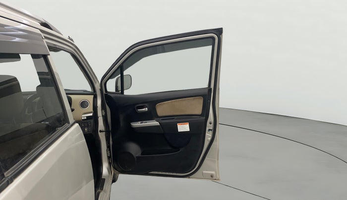 2018 Maruti Wagon R 1.0 LXI CNG (O), CNG, Manual, 58,982 km, RHS Front Door