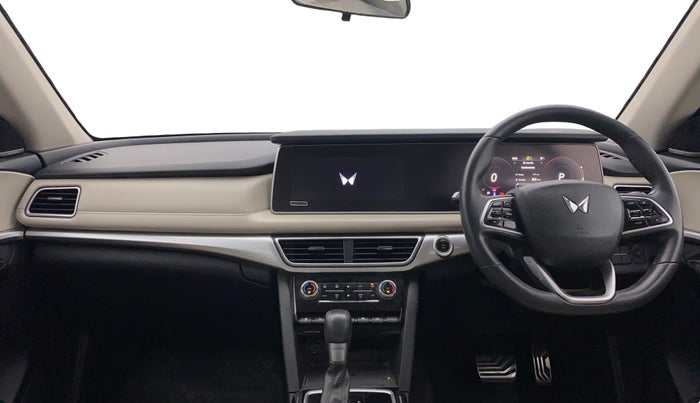 2023 Mahindra XUV700 AX 7 LUXURY P AT 7 STR, Petrol, Automatic, 60,165 km, Dashboard