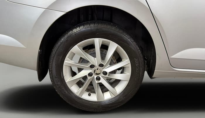 2022 Skoda SLAVIA AMBITION 1.0L TSI MT, Petrol, Manual, 35,731 km, Right Rear Wheel