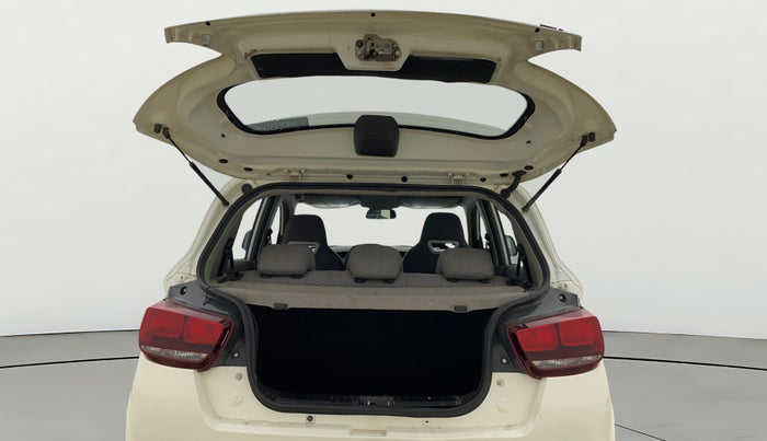 2017 Mahindra Kuv100 K6 PLUS 6 STR, Petrol, Manual, 1,23,281 km, Boot Door Open