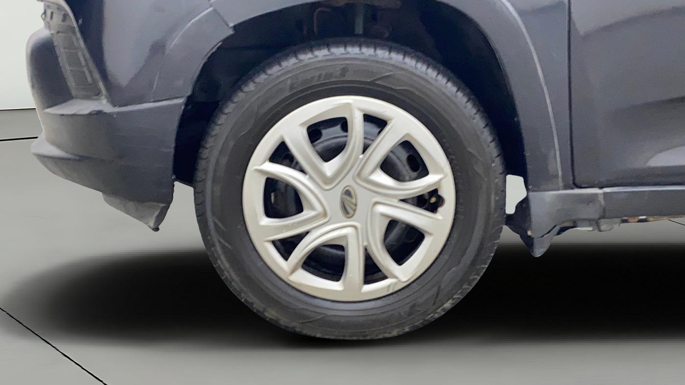 2017 Mahindra Kuv100 K4 6 STR, Petrol, Manual, 39,182 km, Left Front Wheel