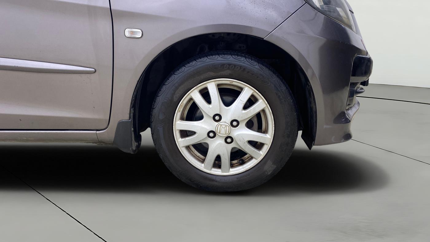 2014 Honda Brio VX AT, Petrol, Automatic, 48,502 km, Right Front Wheel