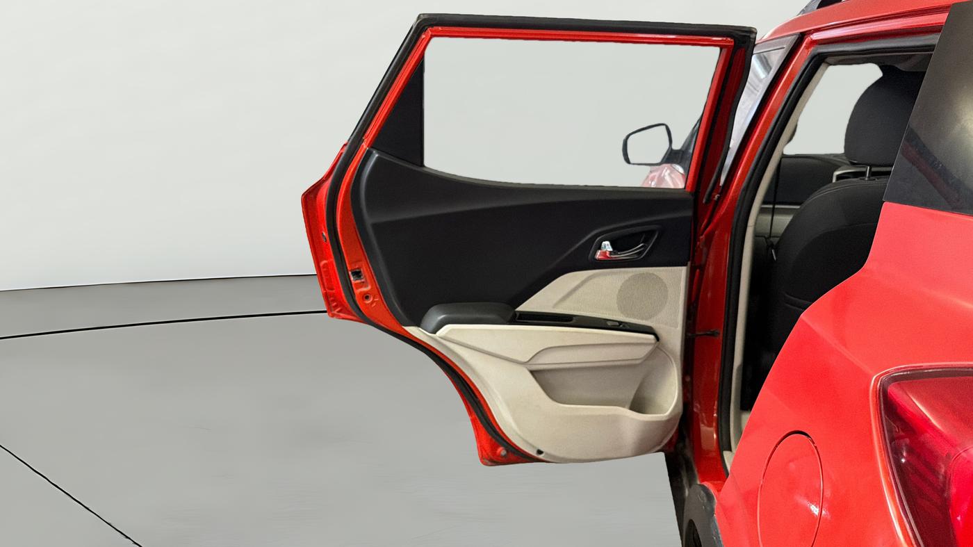 2019 Mahindra XUV300 W8 1.2 PETROL, Petrol, Manual, 1,06,801 km, LHS Rear Door