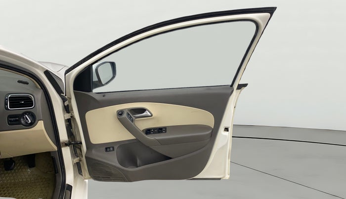 2013 Volkswagen Vento HIGHLINE 1.6 MPI, Petrol, Manual, 1,08,521 km, RHS Front Door