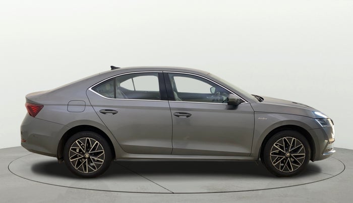 2022 Skoda Octavia L&K 2.0 AT, Petrol, Automatic, 33,616 km, Right Side View