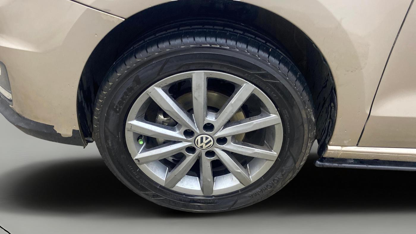 2016 Volkswagen Vento HIGHLINE PETROL AT, Petrol, Automatic, 59,101 km, Left Front Wheel