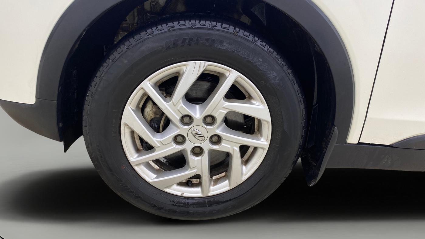 2022 Mahindra XUV300 W8 1.2 PETROL, Petrol, Manual, 62,411 km, Left Front Wheel