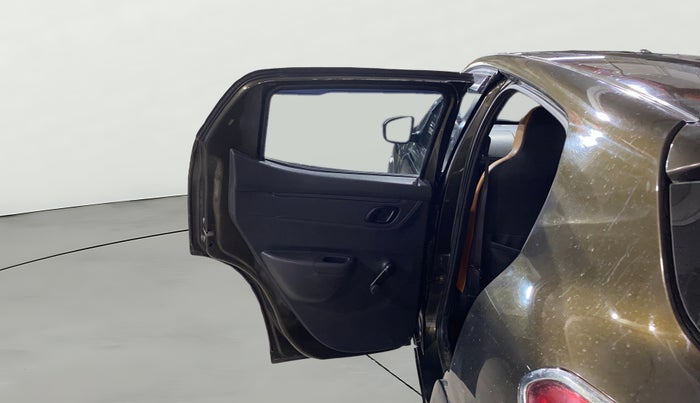 2016 Renault Kwid RXT 1.0 AMT, Petrol, Automatic, 23,438 km, LHS Rear Door