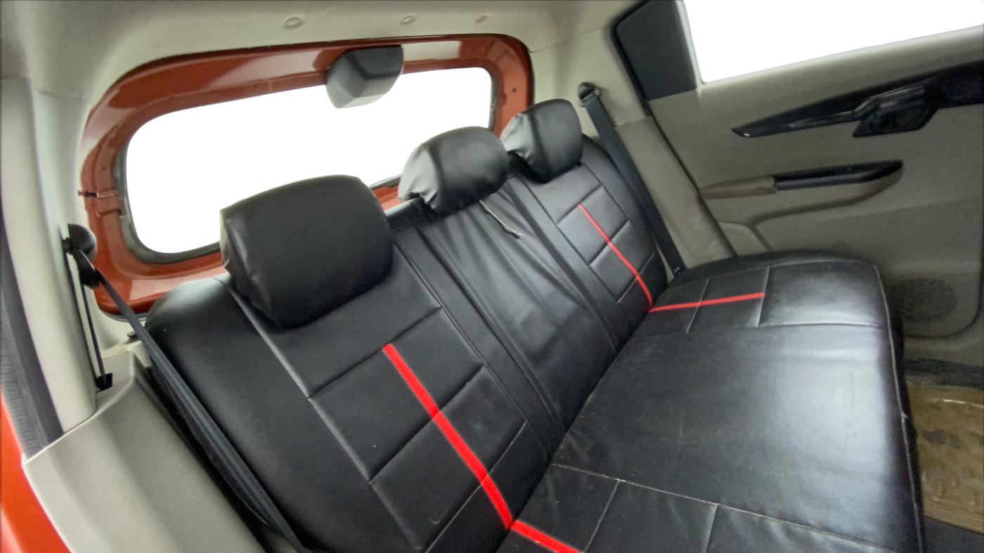 2016 Mahindra Kuv100 K6 6 STR, Petrol, Manual, 46,522 km, Right Side Rear Door Cabin