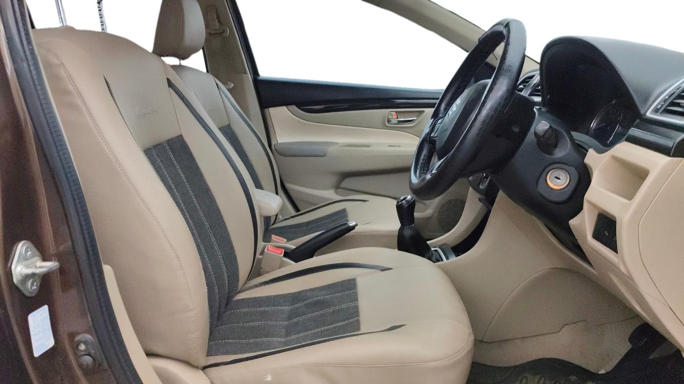 2015 Maruti Ciaz VXI+, Petrol, Manual, 94,306 km, Right Side Front Door Cabin